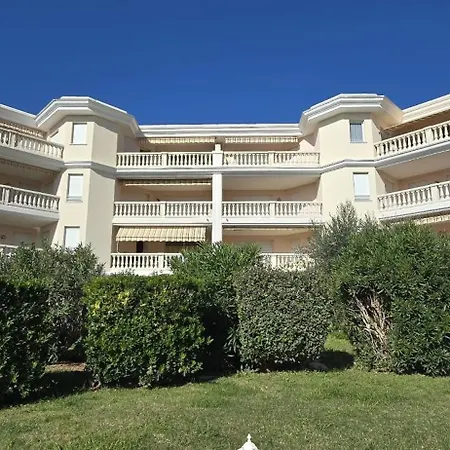 Bright With Terrace In Saint-raphael *