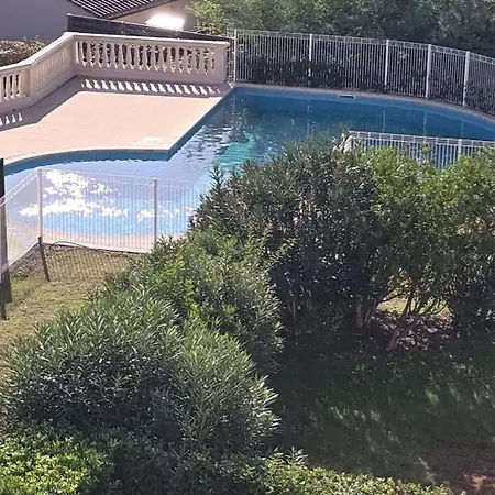 Appartement Bright With Terrace In Saint-raphael *