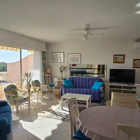 Bright With Terrace In Saint-raphael *