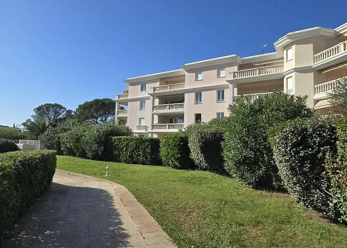 Bright With Terrace In Saint-raphael