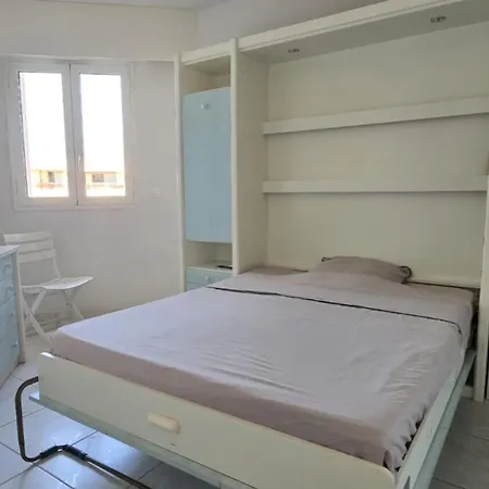 Apartman Bright With Terrace In Saint-raphael