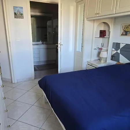 Bright With Terrace In Saint-raphael Апартаменты