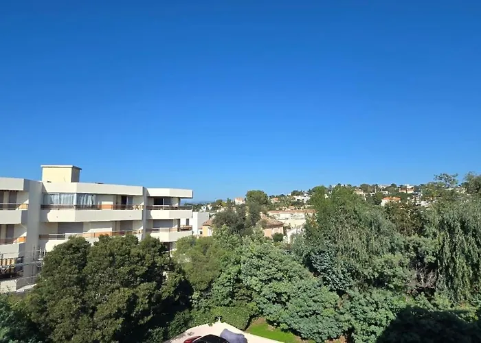 Bright With Terrace In Saint-raphael *