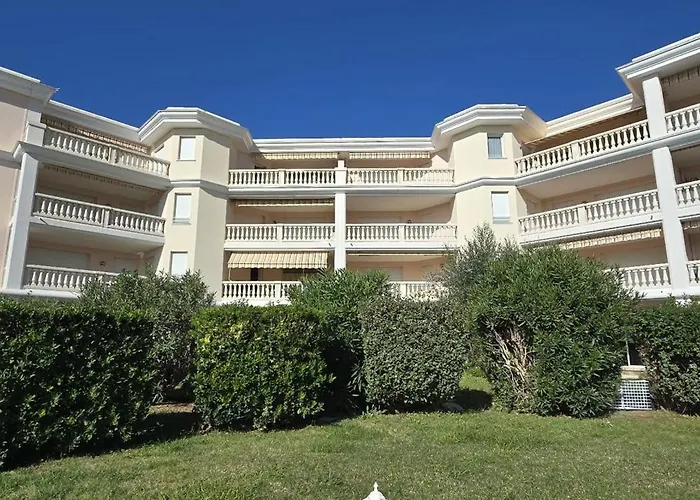 Bright With Terrace In Saint-raphael *